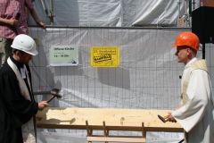 Pfarrer-auf-der-Baustelle_2014_Connewitzer-StrassenfestcHeike-Bronn